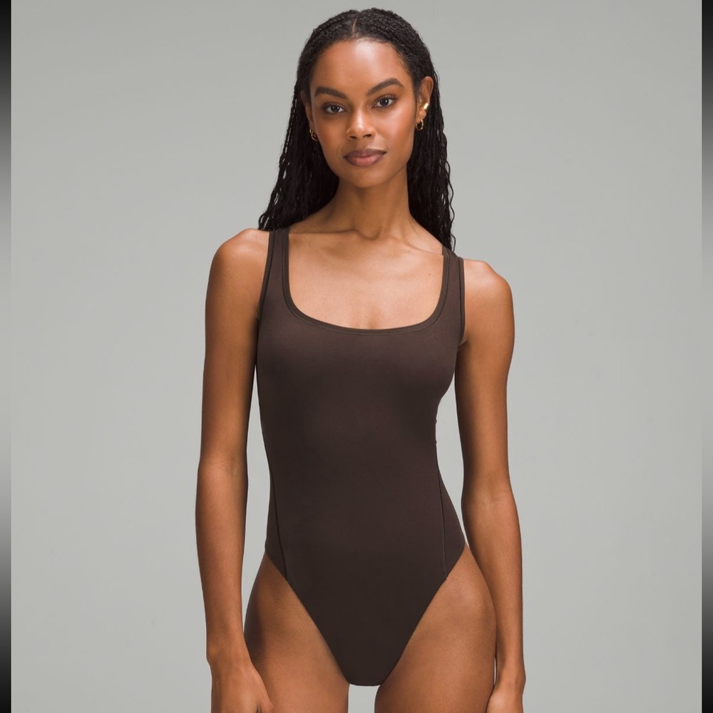 Lululemon Wundermost ultra soft nulu square neck sleeveless bodysuit Brown. Med.